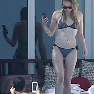 Sophie Turner Celebrity Nude Pic sexy 004 