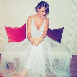 Taylor Swift Cleavage – Celeb Nudes