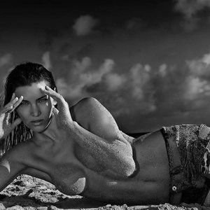 Topless photoset of Gabriela Iliescu - Celeb Nudes