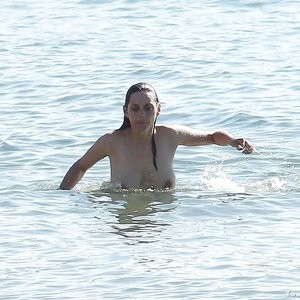 Topless pics of Marion Cotillard - Celeb Nudes