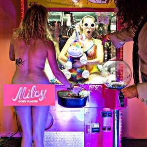 Miley Cyrus Nude Celeb sexy 002 