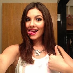 Victoria Justice Hot Naked Celeb sexy 004 