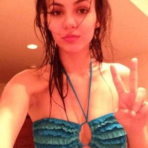 Victoria Justice Celebrity Leaked Nude Photo sexy 002 