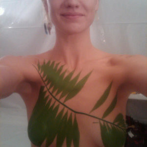 Yvonne Strahovski Free nude Celebrity sexy 045 